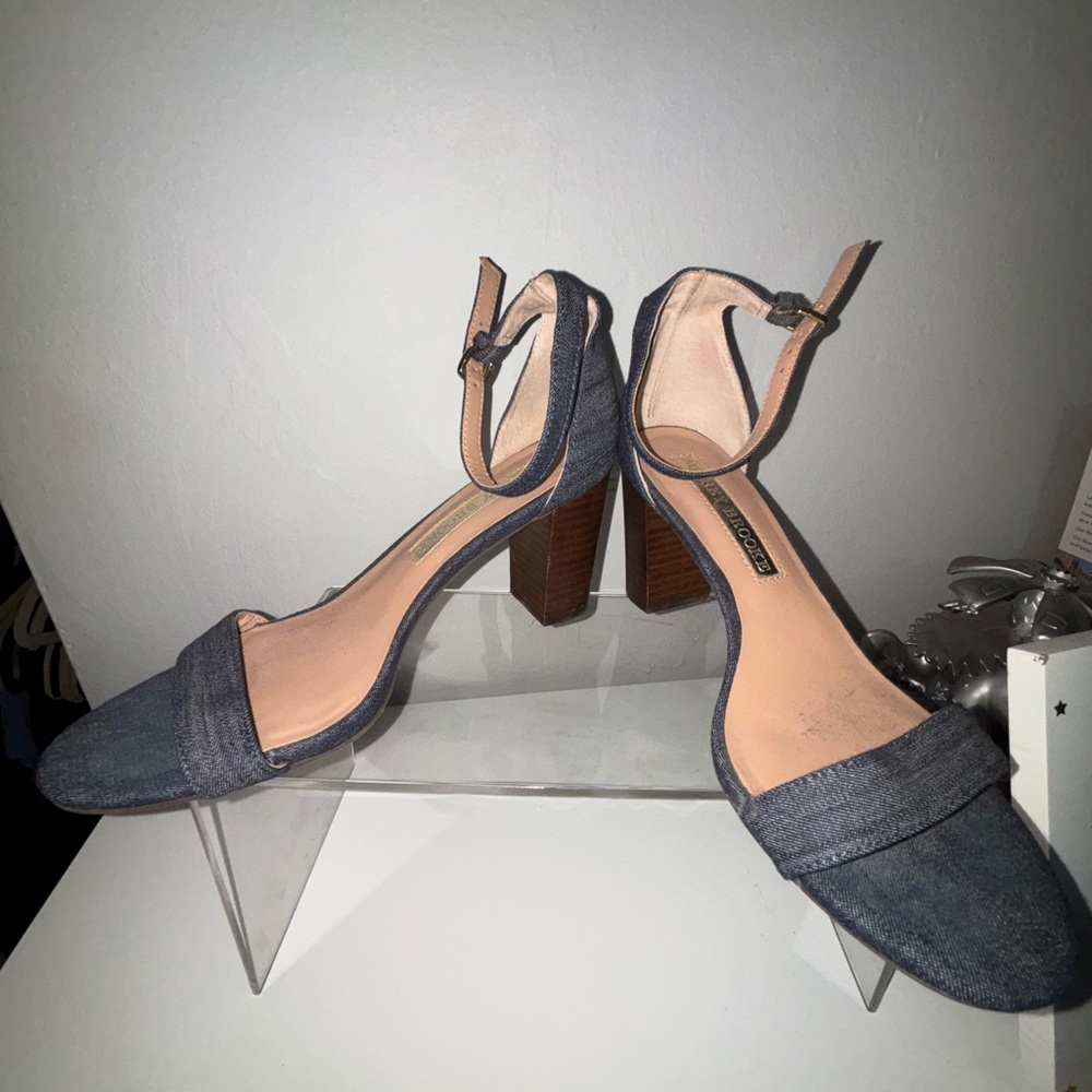 Elegant Blue and Tan Heels for a Sophisticated Look